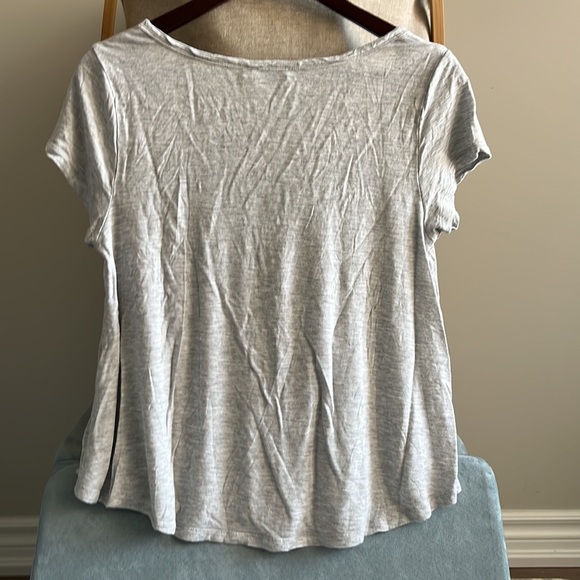 Aritizia Talula s/s t shirt in size Medium - Picture 5 of 5